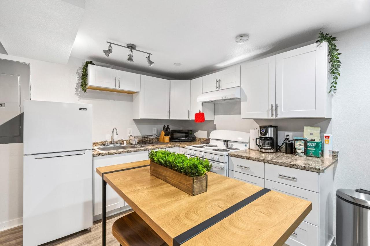 Вилла Basement With Full Kitchen And Near Downtown Денвер Экстерьер фото